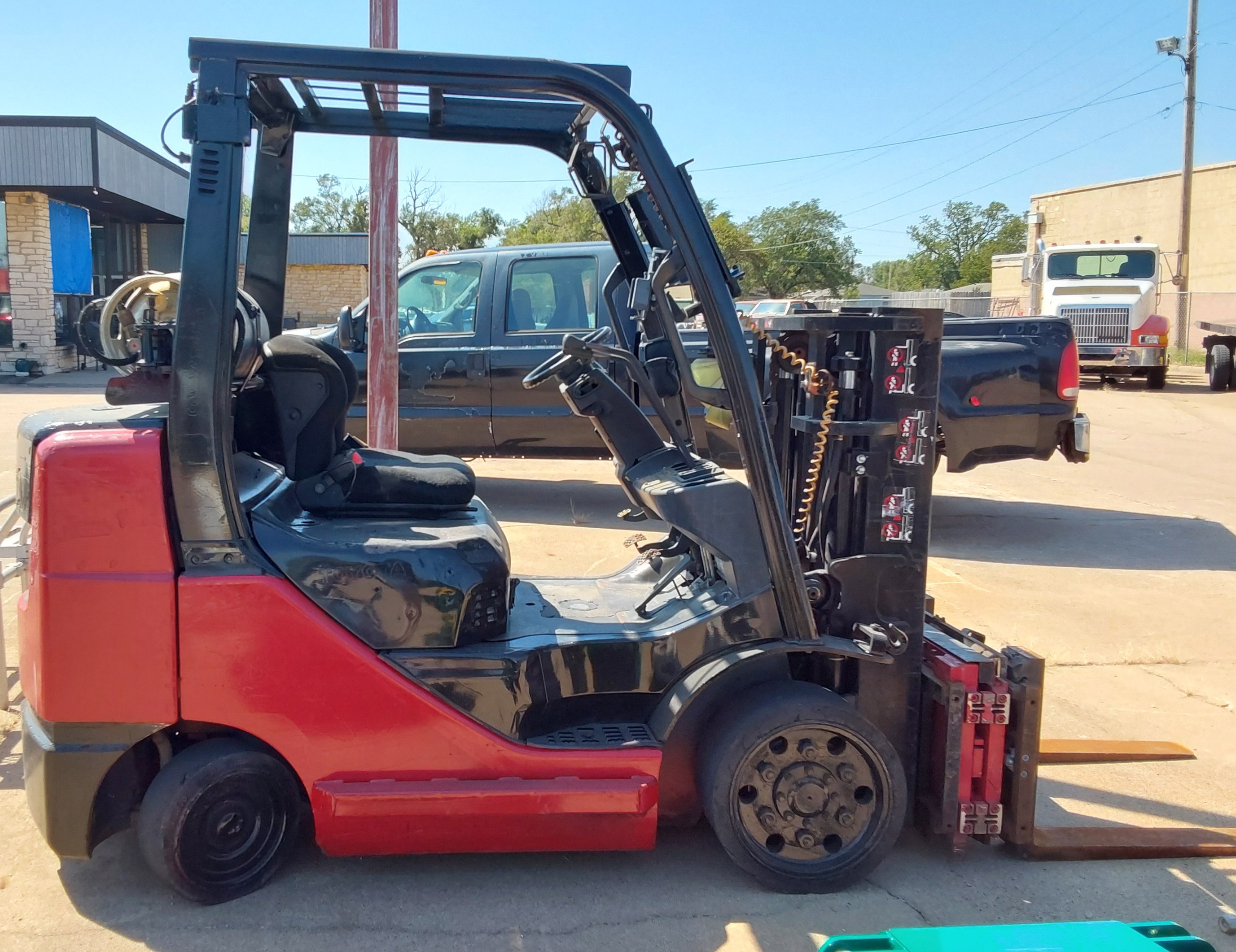 2007 TOYOTA 8FGCU30 FORKLIFT Heavy Equipment
