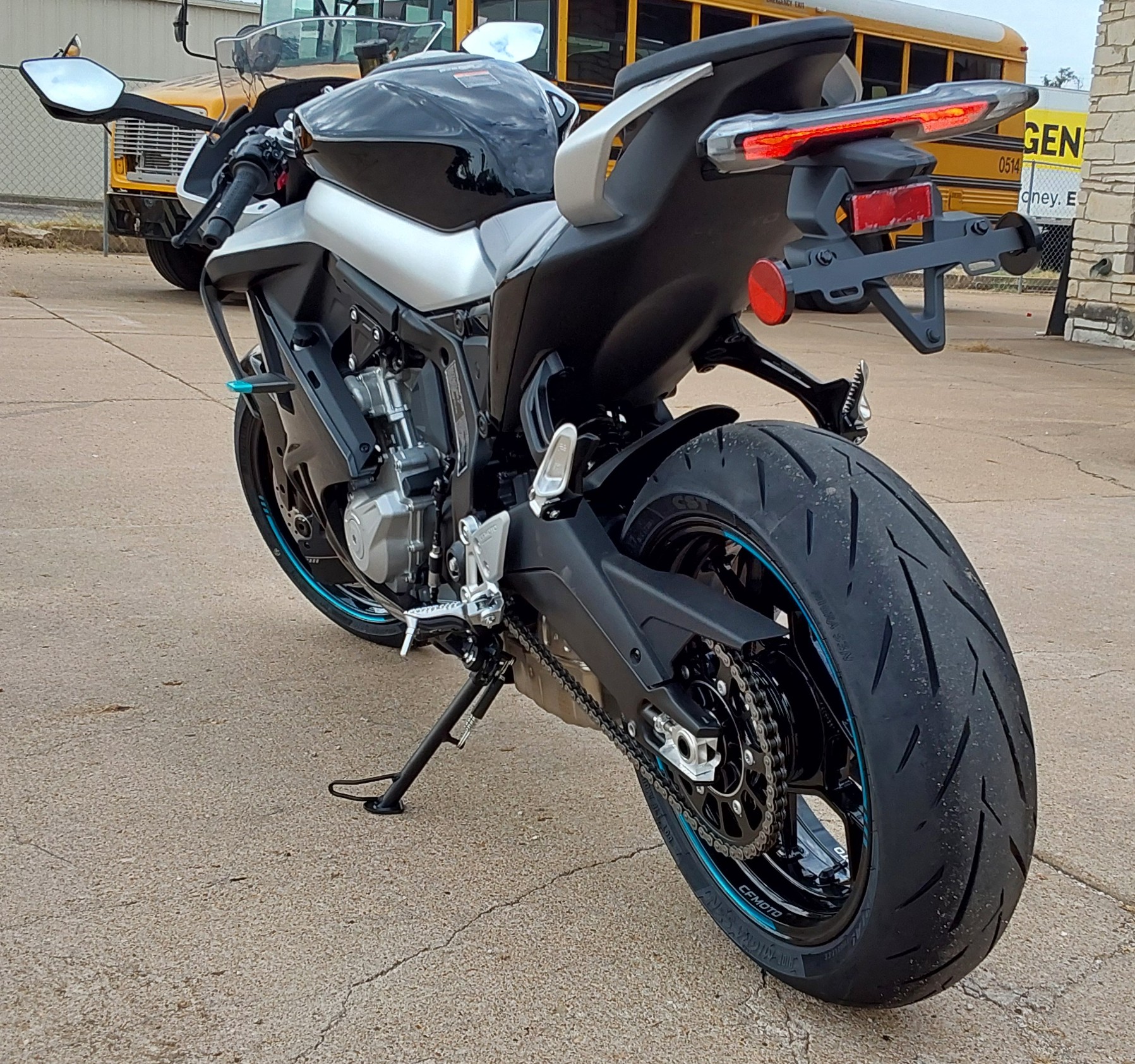 2026 CFMOTO 675SS Motorcycle / Scooter