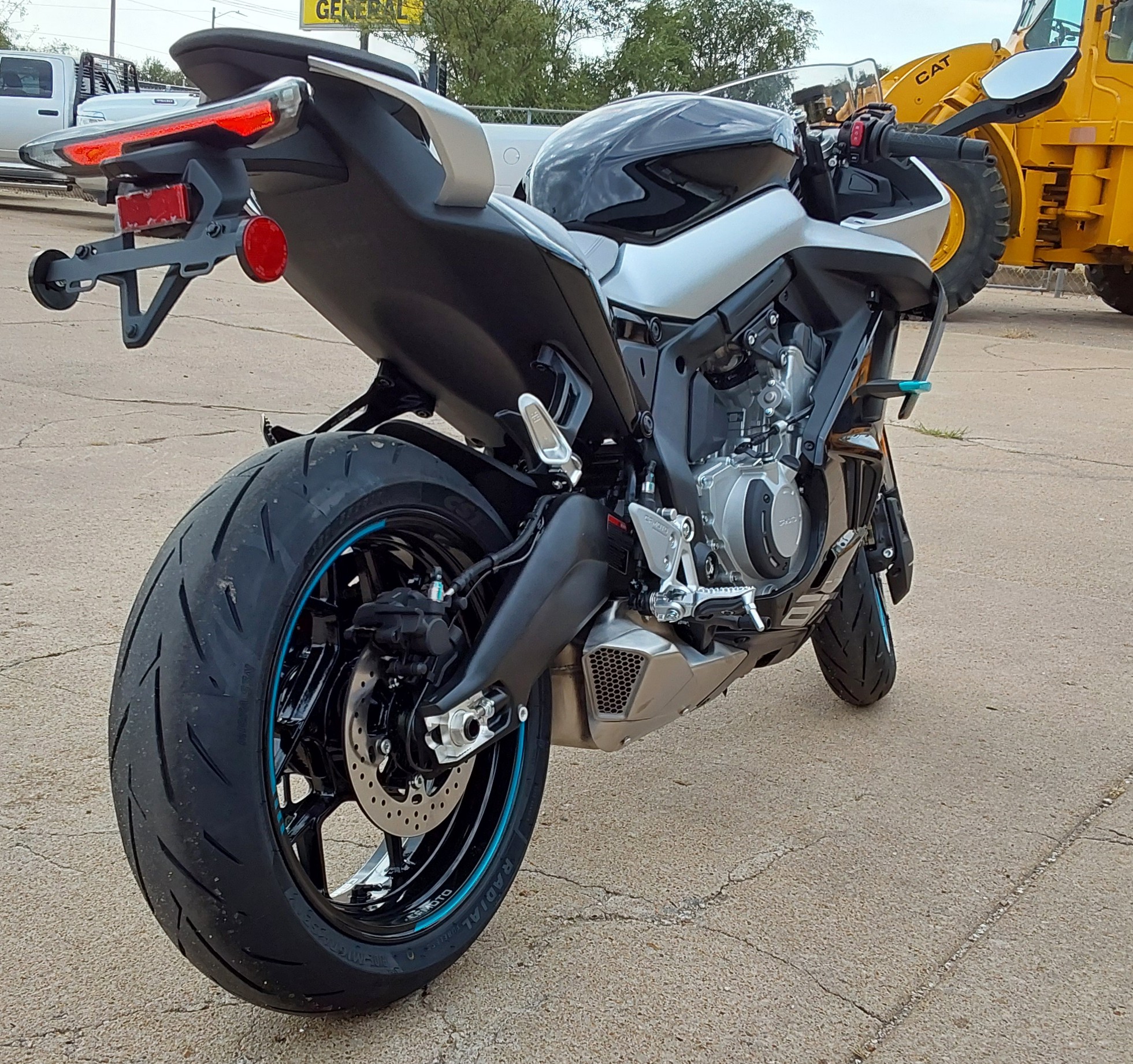 2026 CFMOTO 675SS Motorcycle / Scooter