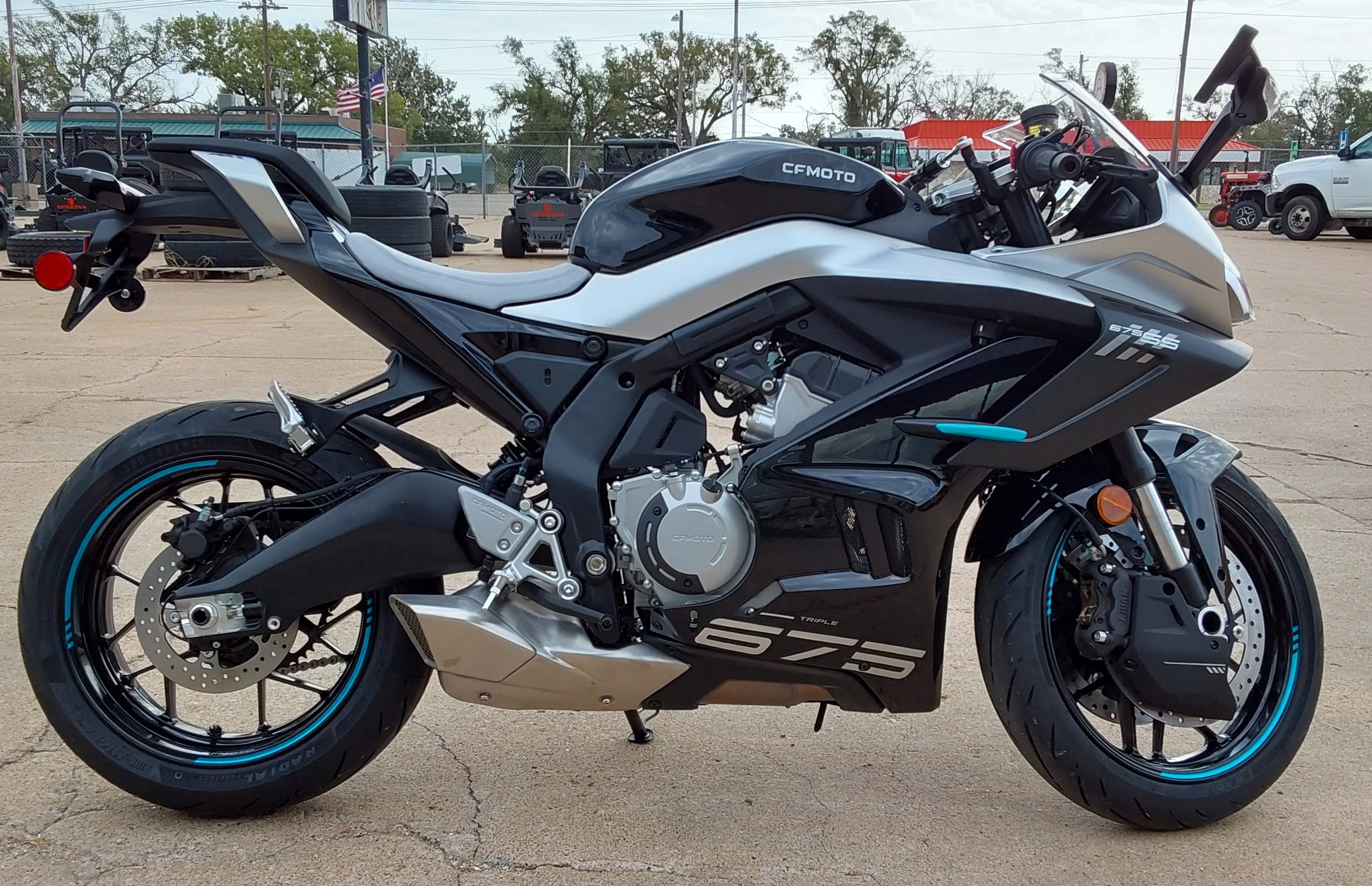 2026 CFMOTO 675SS Motorcycle / Scooter