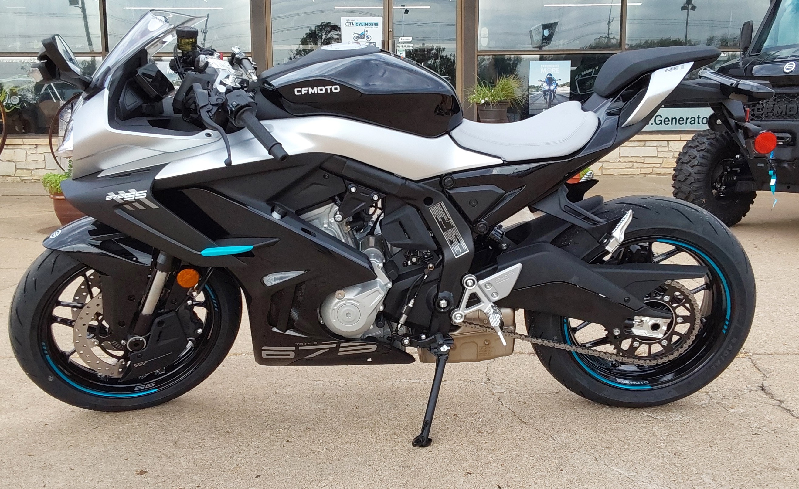 2026 CFMOTO 675SS Motorcycle / Scooter