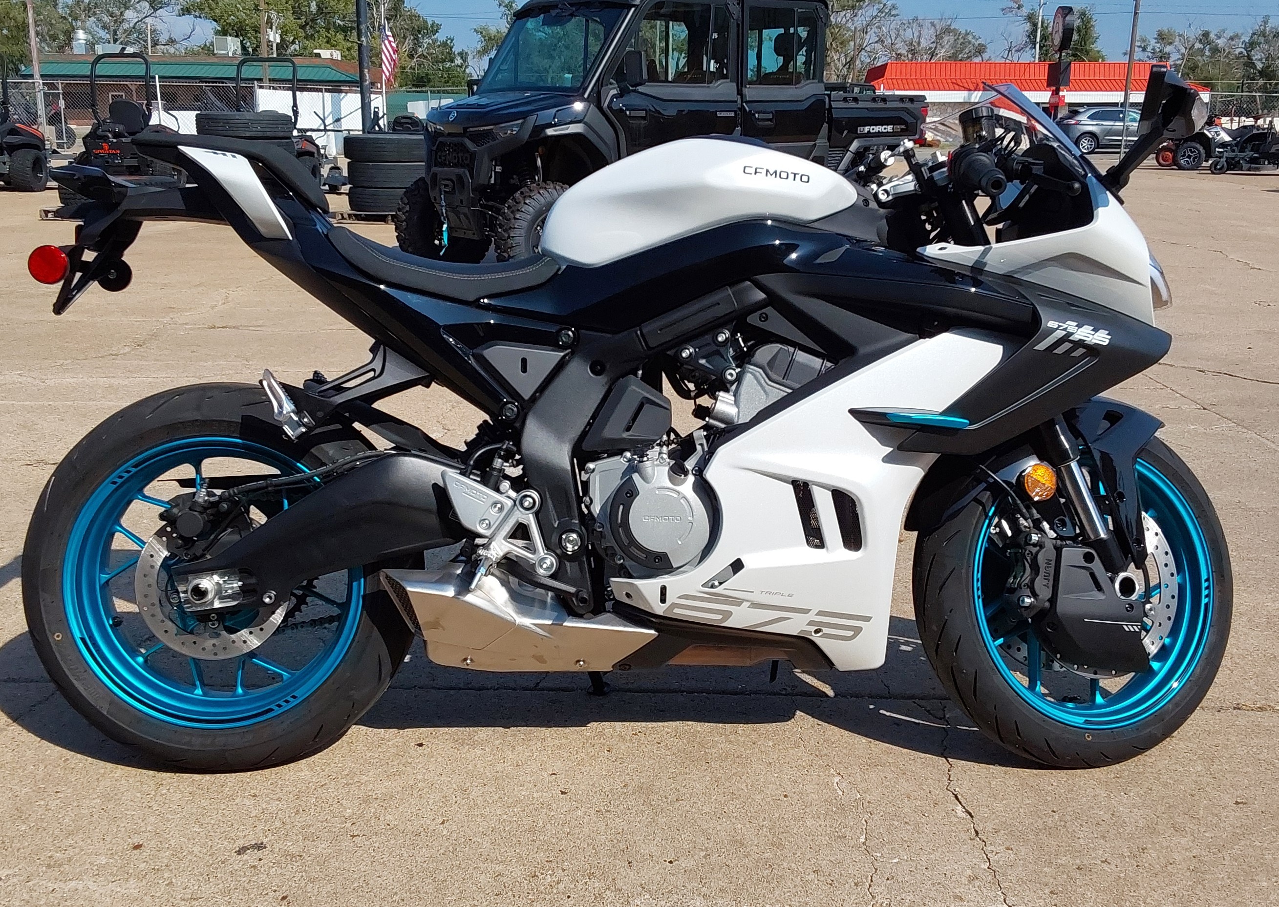 2026 CFMOTO 675SS Motorcycle / Scooter