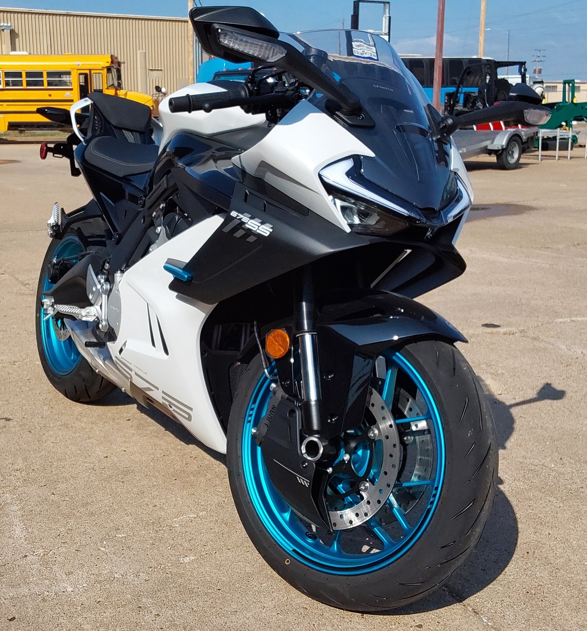 2026 CFMOTO 675SS Motorcycle / Scooter
