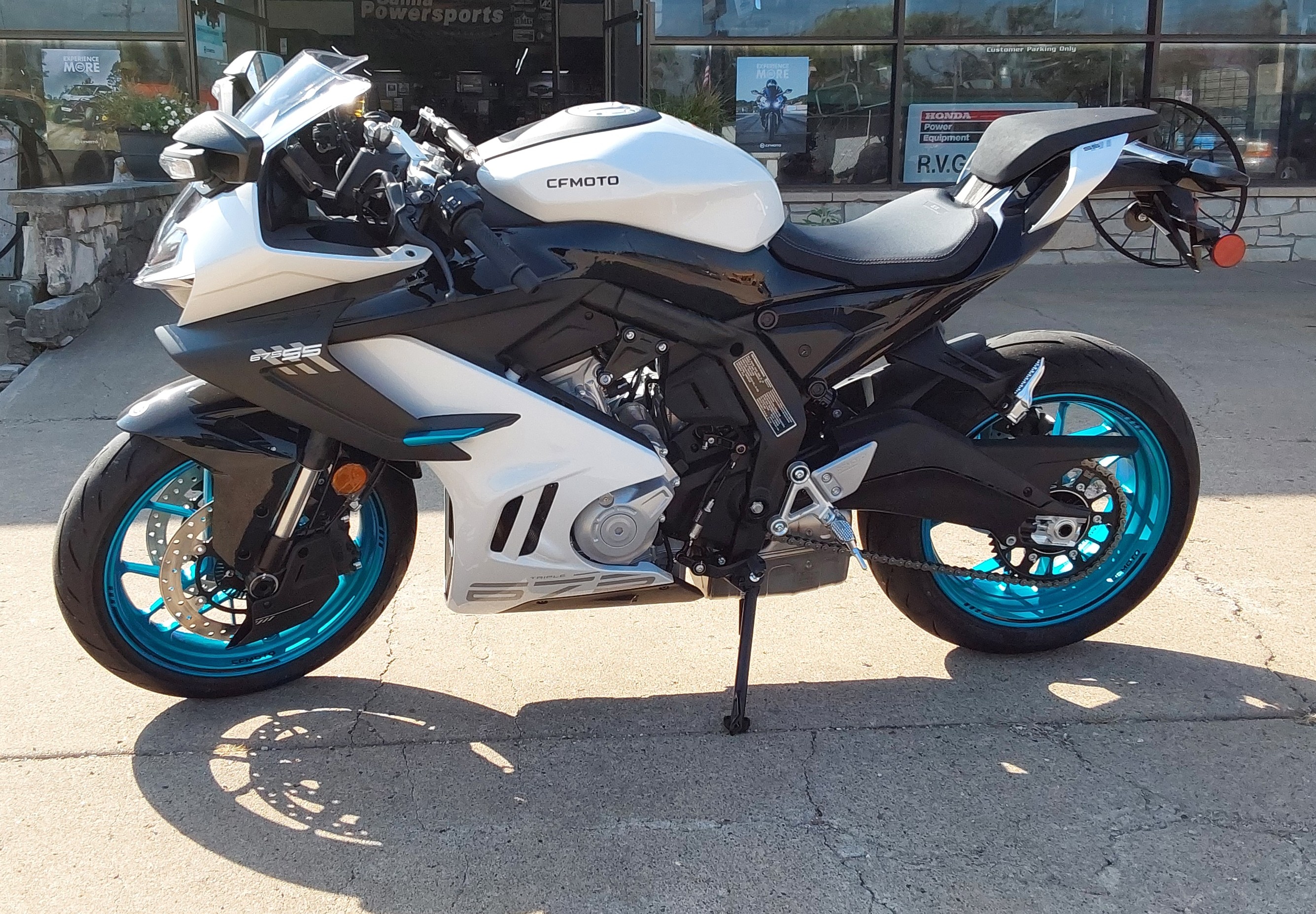 2026 CFMOTO 675SS Motorcycle / Scooter